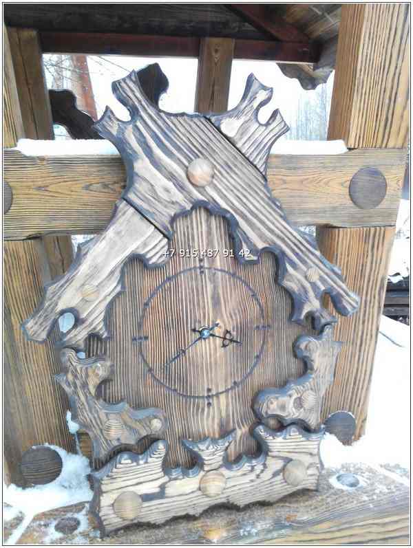Настенные часы из массива дерева под старину
